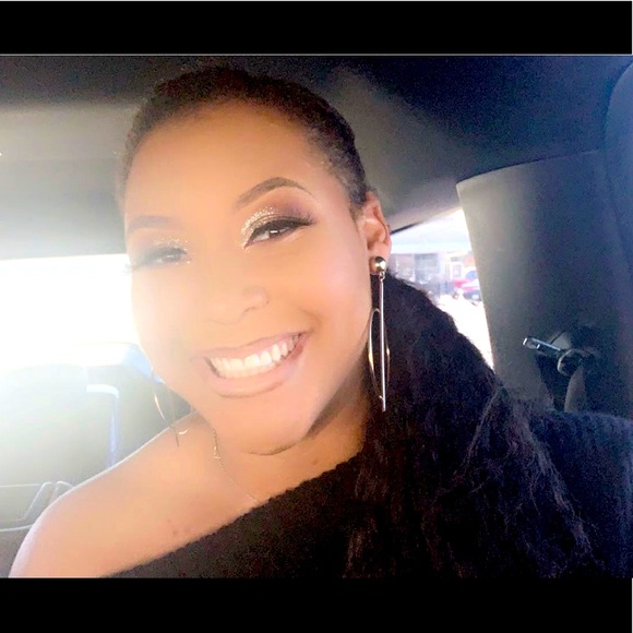 Meet your Posher, Alexis - Picture 6 of 6